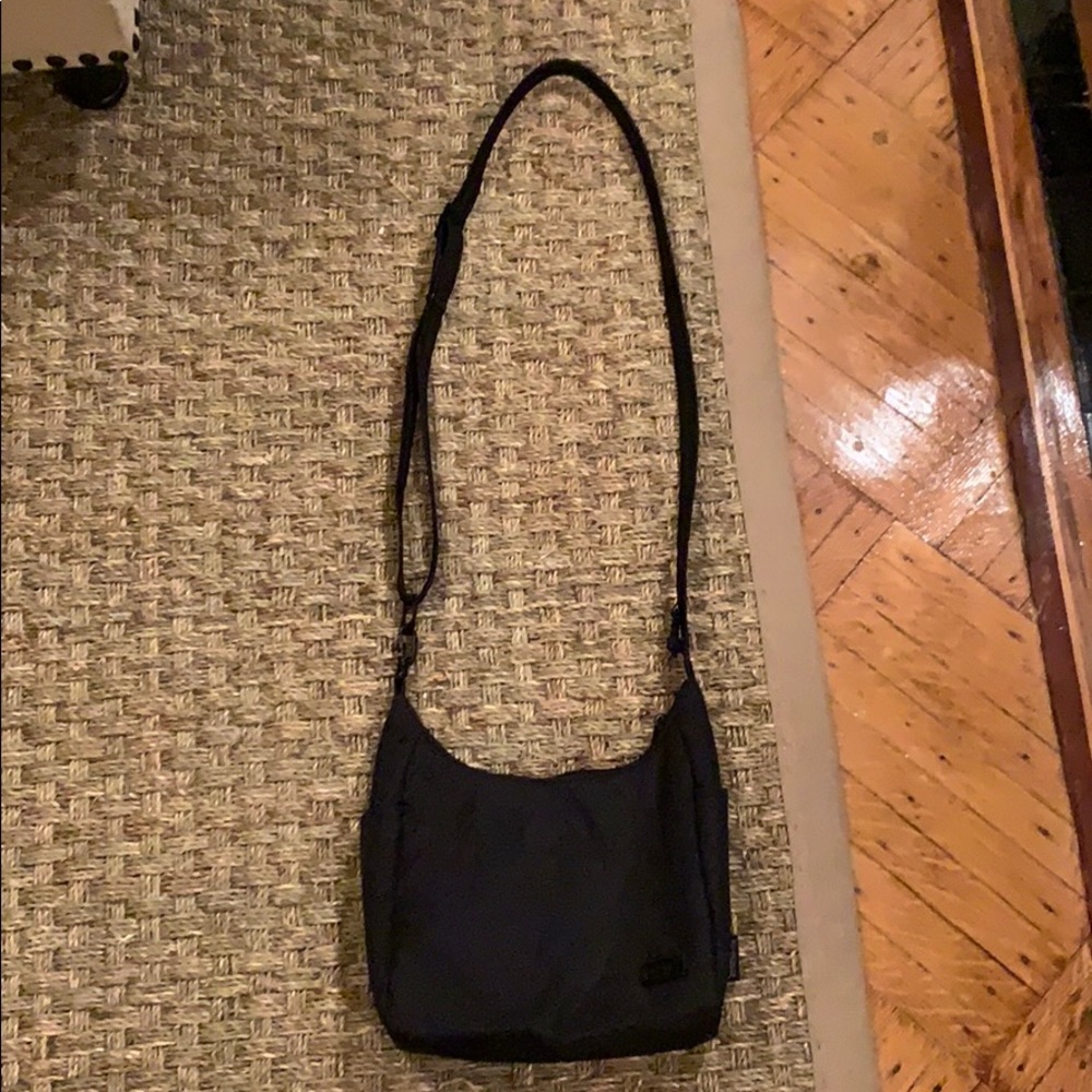 Pacsafe Citysafe 100 gii petite handbag